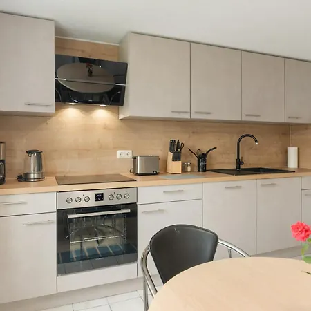 Loni Apartman *